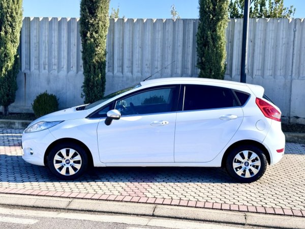 Durres, shes makine Ford Fiesta 1.4NAFTE Nafte, e bardhë manuale Klima 177 km