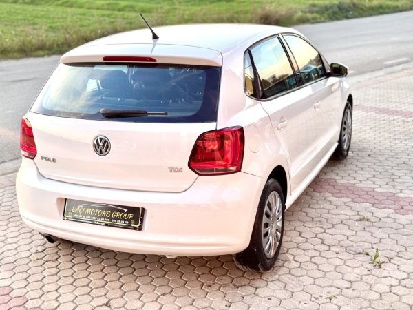 Durres, shes makine Volkswagen Polo 1.6Tdi Automatike Nafte, e bardhë manuale Klima 156 km 1 €
