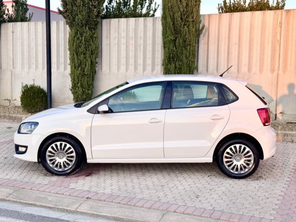Durres, shes makine Volkswagen Polo 1.6Tdi Automatike Nafte, e bardhë manuale Klima 156 km 1 €