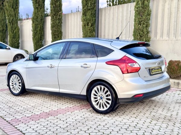 Durres, shes makine Ford Focus 1.6Nafte Titanium Nafte, gri metalizato manuale Klima 172 km 1 €