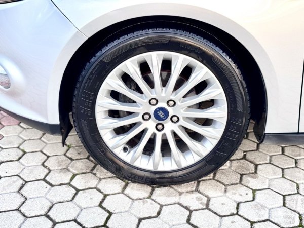 Durres, shes makine Ford Focus 1.6Nafte Titanium Nafte, gri metalizato manuale Klima 172 km 1 €