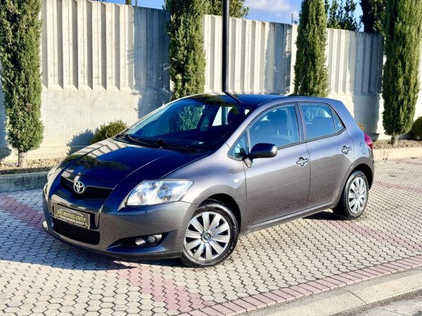 Durres, shes makine Toyota Auris 1.4Nafte Manuale 2009 Nafte, gri e erret manuale Klima 168 km 1 €