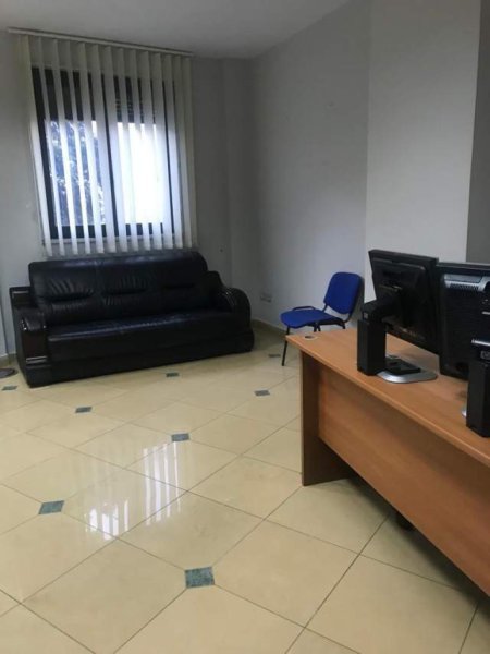 Tirane, shes ambjent biznesi Kati 2, 180 m² 330.000 Euro (Rruga e Kavajes)