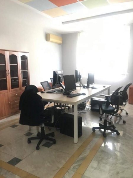 Tirane, shes ambjent biznesi Kati 2, 180 m² 330.000 Euro (Rruga e Kavajes)