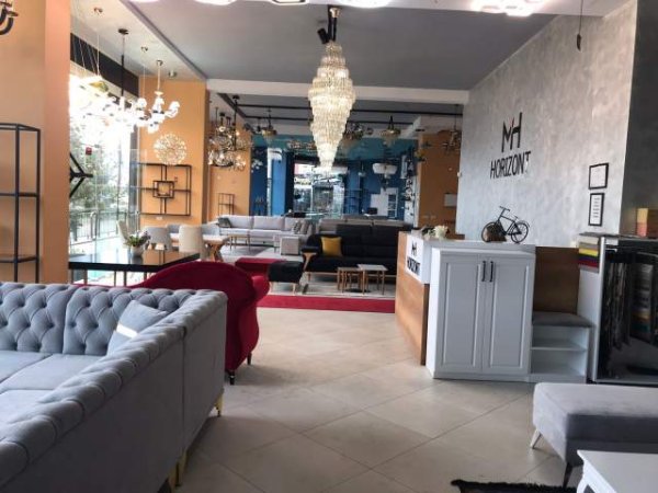 Tirane, shes dyqan Kati 1, 130 m² 325.000 Euro