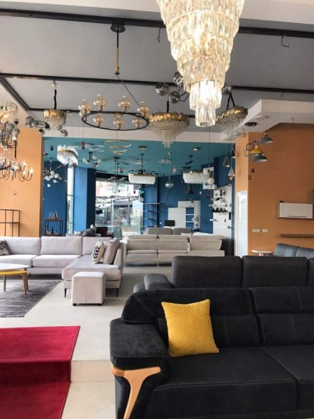 Tirane, shes dyqan Kati 1, 130 m² 325.000 Euro