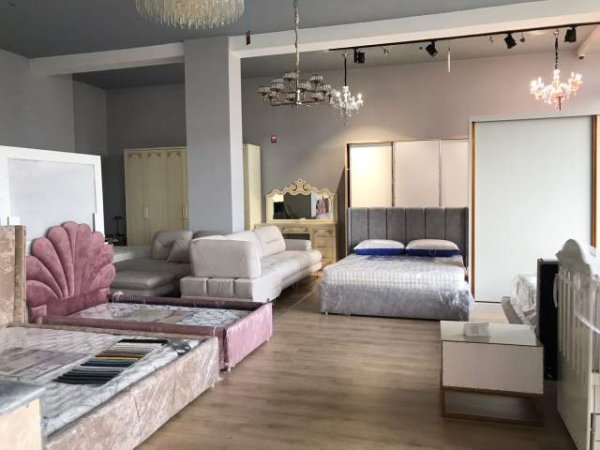 Tirane, shes dyqan Kati 1, 130 m² 325.000 Euro