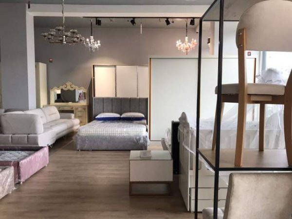 Tirane, shes dyqan Kati 1, 130 m² 325.000 Euro