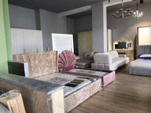 Tirane, shes dyqan Kati 1, 130 m² 325.000 Euro