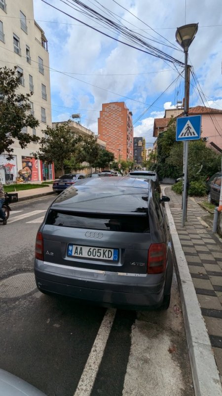 shes Audi A2, 1.4 TDi manuale, 227,000km, 2000 EUR Nafte, gri e erret manuale Kondicioner 227.000 km 2.000 €