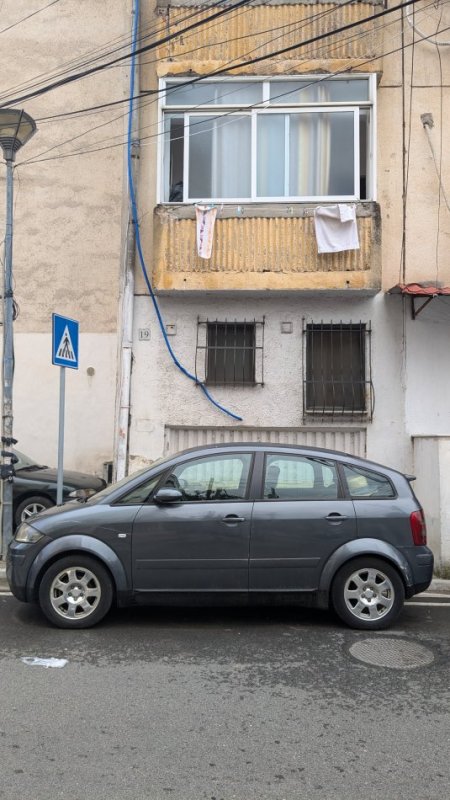 shes Audi A2, 1.4 TDi manuale, 227,000km, 2000 EUR Nafte, gri e erret manuale Kondicioner 227.000 km 2.000 €