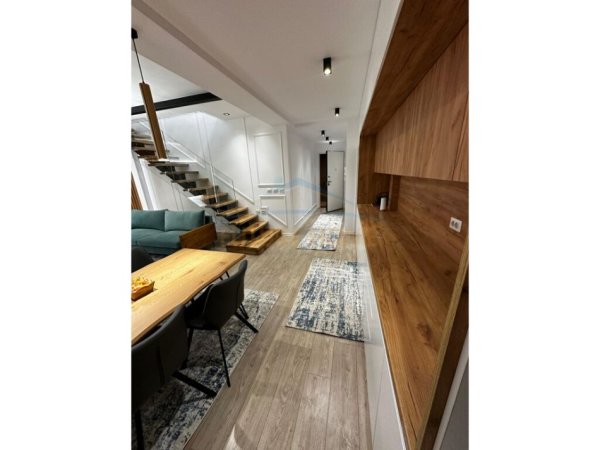 Tirane,  shitet Duplex,  (2+1), Ballkon Kati 1, 121 m² 227.000 € (Ish Parku i Autobuzave)