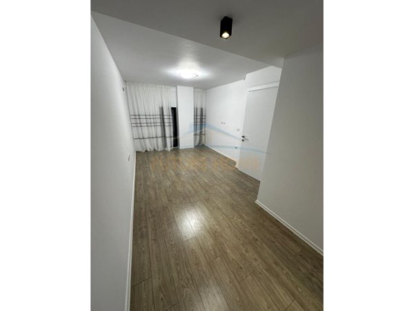 Tirane,  shitet Duplex,  (2+1), Ballkon Kati 1, 121 m² 227.000 € (Ish Parku i Autobuzave)