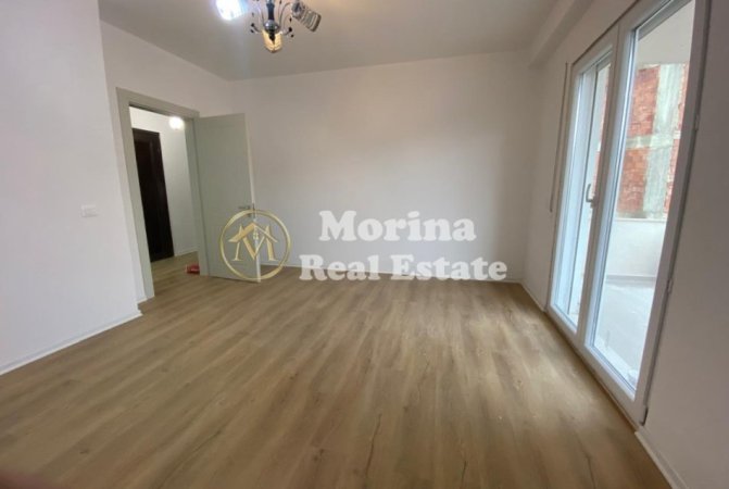 Tirane, jepet me qera apartament 2+1+Ballkon Kati 3, 102 m² 500 € (Kodra Diellit)