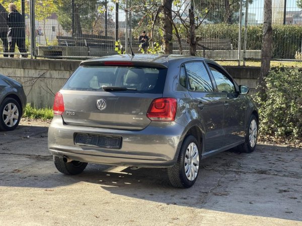 Tirane, shes makine VW POLO Benzin+Gaz, gri metalizato manuale Klima 160.000 km 5.290 €