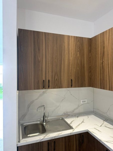 Tirane, jepet me qera apartament 1+1+Ballkon Kati 1, 60 m² 400 € (KODRA E PRIFTIT)