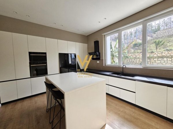 Tirane, jepet me qera Vile 3 Katshe Kati 0, 900 m² 2.800 € (TEGU)
