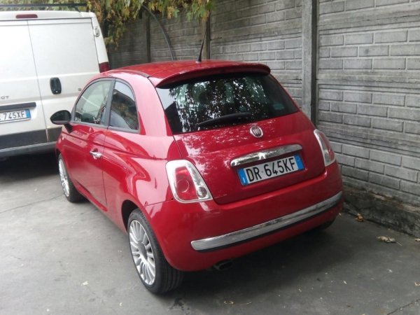 OKAZION Tirane, shes makine fiat 500 Benzin, e kuqe manuale Kondicioner 150.000 km 2999 €