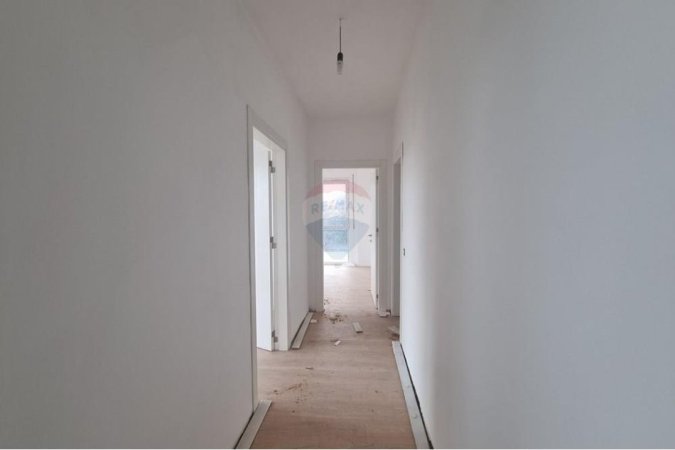 Tirane, shitet apartament 2+1+Ballkon Kati 3, 118 m² 155.000 € (Bulevardi i Ri)