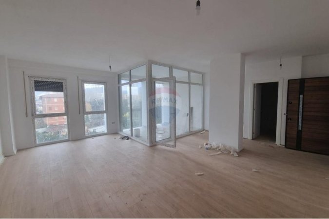 Tirane, shitet apartament 2+1+Ballkon Kati 3, 118 m² 155.000 € (Bulevardi i Ri)