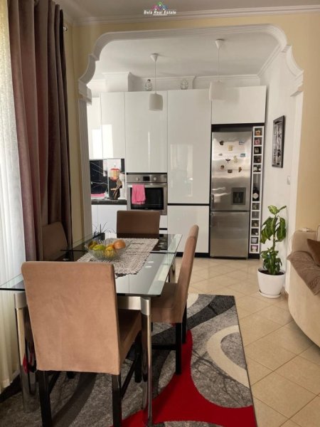 Tirane, shitet apartament 1+1 Kati 5, 60 m² 91.000 € (fresku)