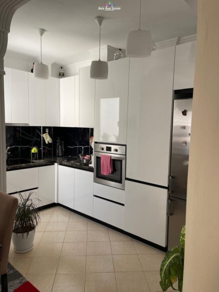 Tirane, shitet apartament 1+1 Kati 5, 60 m² 91.000 € (fresku)