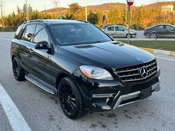 Vlore, shes SUV | Fuoristrad | Xhip Mercedes Benz ML Nafte, e zeze automatik Klima 173.000 km 16.800 €
