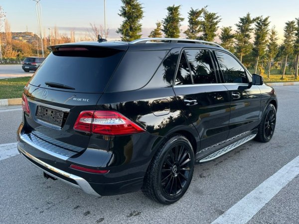 Vlore, shes SUV | Fuoristrad | Xhip Mercedes Benz ML Nafte, e zeze automatik Klima 173.000 km 16.800 €