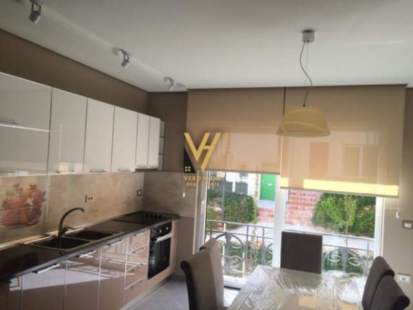 Tirane, jepet me qera apartament 3+1+A+BLK Kati 3, 160 m² 1.000 Euro (KODRA E DIELLIT)
