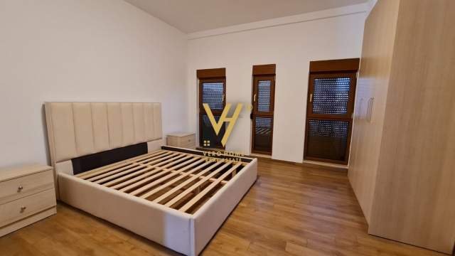 Tirane, jepet me qera Vile 5+1+A Kati 4, 438 m² 2.500 Euro (TEGU)
