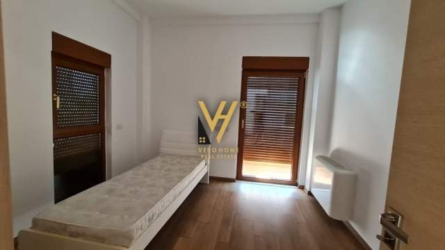 Tirane, jepet me qera Vile 5+1+A Kati 4, 438 m² 2.500 Euro (TEGU)