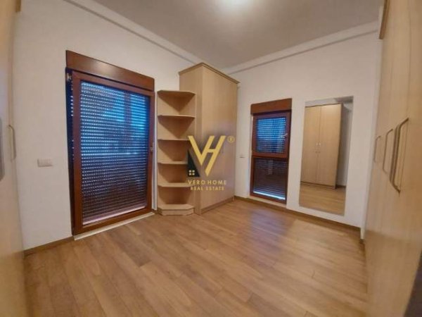 Tirane, jepet me qera Vile 5+1+A Kati 4, 438 m² 2.500 Euro (TEGU)