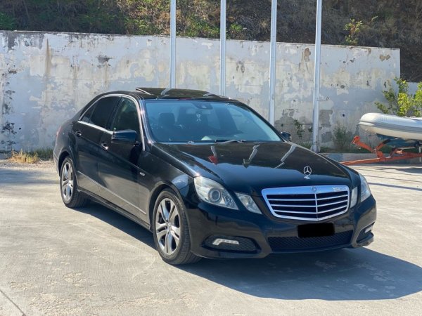 Pogradec, shes makine Mercedes Benz Nafte, e zeze automatik Klima 300.000 km 10.300 €
