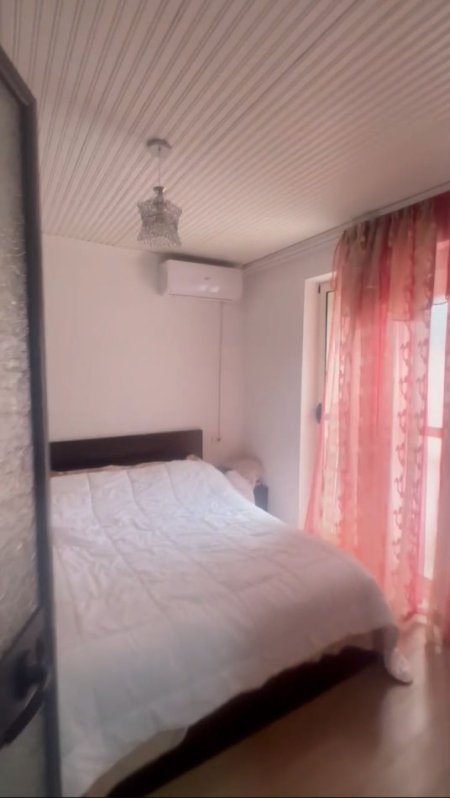 Tirane, jepet me qera apartament 1+1 Kati 1, 55 m² 400 € (Komuna e Parisit)
