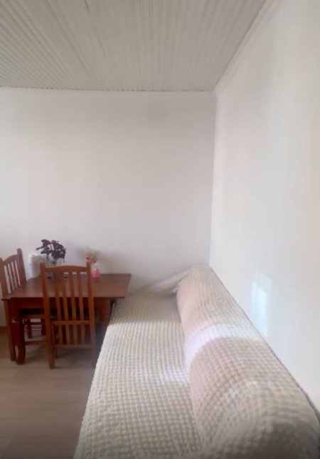 Tirane, jepet me qera apartament 1+1 Kati 1, 55 m² 400 € (Komuna e Parisit)