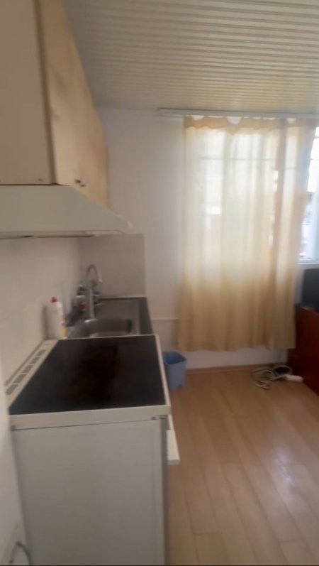 Tirane, jepet me qera apartament 1+1 Kati 1, 55 m² 400 € (Komuna e Parisit)