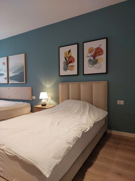 Tirane, jepet me qera apartament 2+1+Ballkon Kati 3, 102 m² 1.000 € (Rruga e Elbasanit)