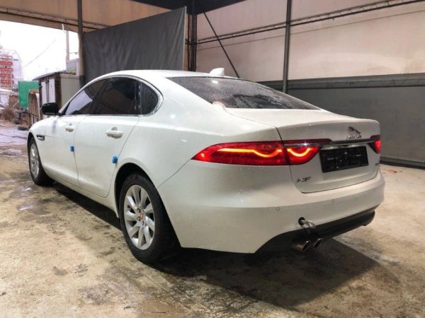 Tirane, shitet makine Jaguar Nafte, e bardhë automatik Klima 105.000 km 16.500 €