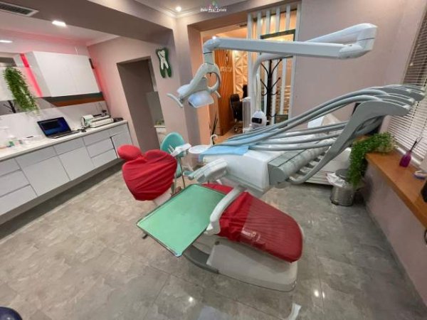 Tirane, shes dyqan Kati 1, 60 m² 90.000 Euro (shkolla e bashkuar)