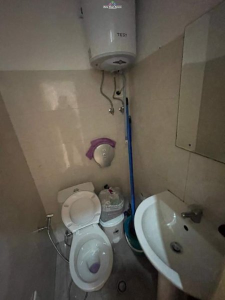 Tirane, shes dyqan Kati 1, 60 m² 90.000 Euro (shkolla e bashkuar)
