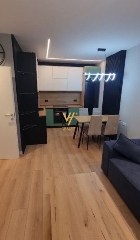 Tirane, jepet me qera apartament 2+1+Ballkon Kati 5, 84 m² 600 € (LAPRAKE)