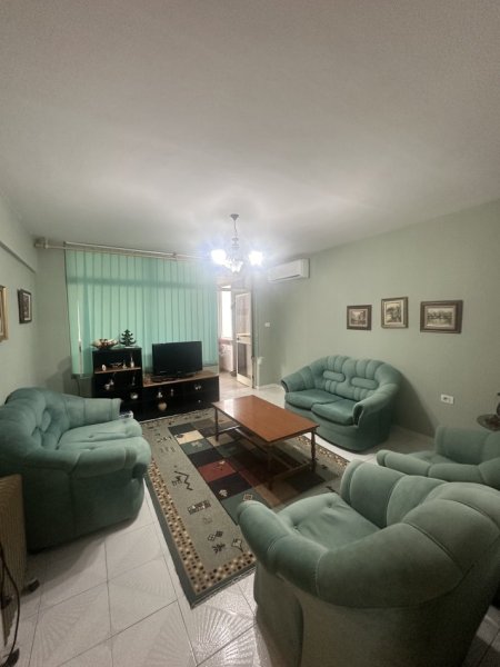 Tirane, jepet me qera apartament 1+1+Aneks Kati 6, 70 m² 800 € (Qender- 15 katëshi)