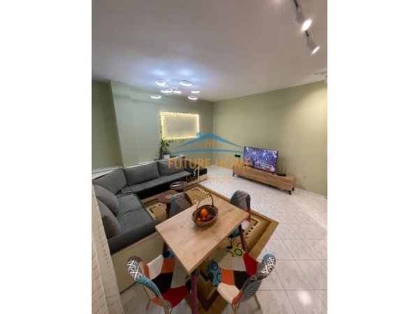 Tirane, jepet me qera apartament 2+1+Ballkon Kati 3, 65 m² 550 € (Kodra e Diellit)