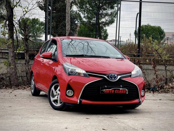 Tirane, shes makine TOYOTA YARIS HYBRID Benzin, e kuqe automatik Klima 152.800 km 9.700 €