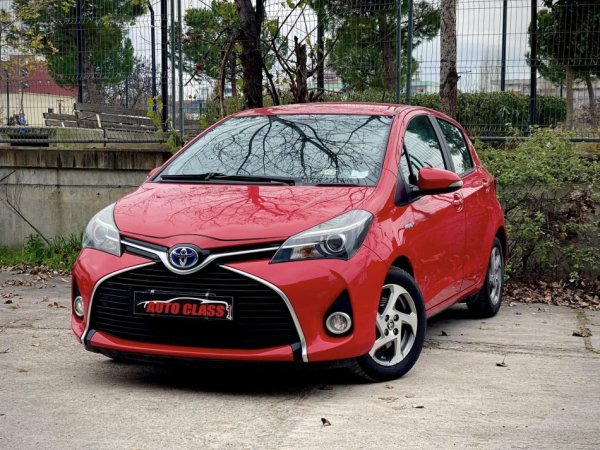 Tirane, shes makine TOYOTA YARIS HYBRID Benzin, e kuqe automatik Klima 152.800 km 9.700 €