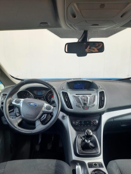 Tirane, shes makine Ford Nafte, gri metalizato manuale 6.000 €