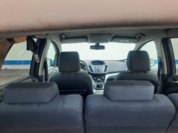 Tirane, shes makine Ford Nafte, gri metalizato manuale 6.000 €