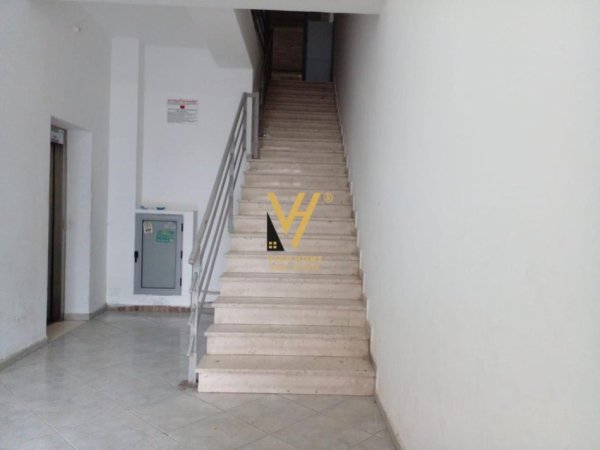 Fier, shitet dyqan Kati 2, 410 m² 600.000 € (FIER)