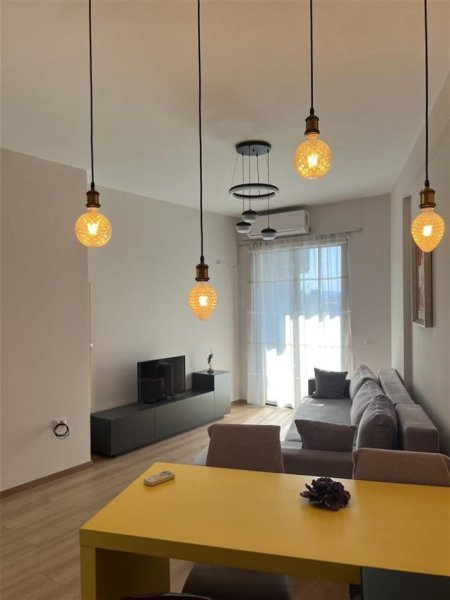 Tirane, apartament 1+1+Ballkon Kati 5, 55 m² (Rruga e Dibres , te kryqezimi i farmacise 10)