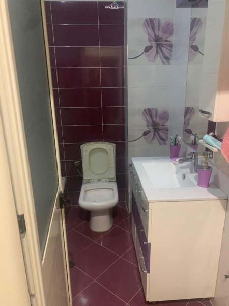 Tirane, jepet me qera apartament 1+1+Ballkon Kati 6, 73 m² 400 € (astir)